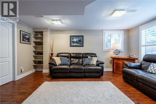 7 Volterra Court, Waterdown, ON - Indoor Photo Showing Living Room