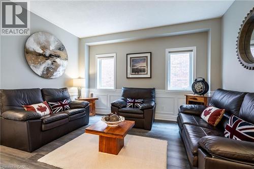 7 Volterra Court, Waterdown, ON - Indoor Photo Showing Living Room