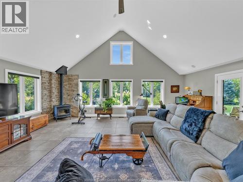 2310 Hickson Rd., Leamington, ON - Indoor Photo Showing Living Room