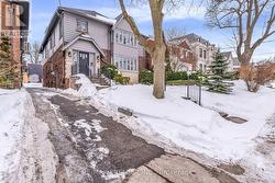 2ND FLOOR - 5 KILLARNEY ROAD  Toronto, ON M5P 1L7