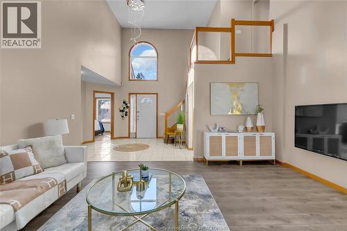 2376 Dandurand Avenue, Windsor, ON - Indoor Photo Showing Living Room