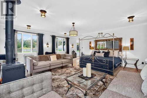 1076 Beaver Lane, Springwater, ON - Indoor Photo Showing Living Room