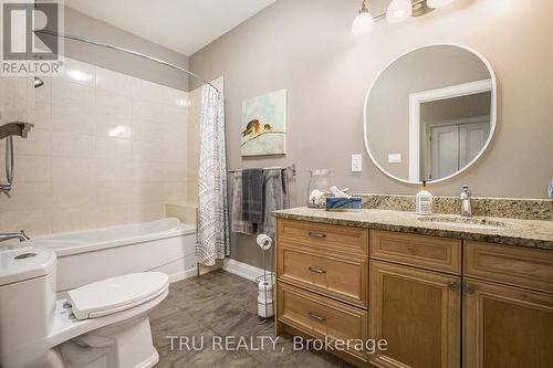 Full Bath - Main floor - 2465 Marchurst Road, Ottawa, ON - Indoor Photo Showing Bathroom