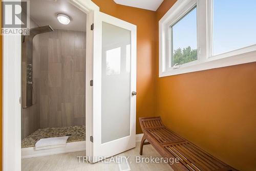 Full Bath - Second Floor - 2465 Marchurst Road, Ottawa, ON - Indoor Photo Showing Other Room