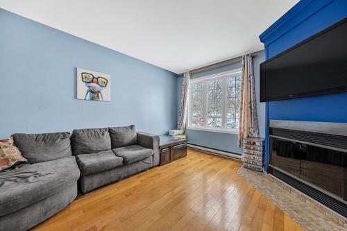 Living room - 1033 15E Avenue, Laval (Fabreville), QC - Indoor Photo Showing Living Room