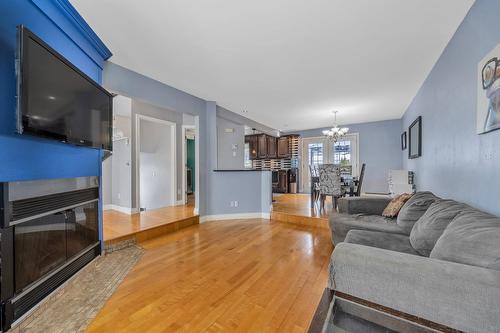 Living room - 1033 15E Avenue, Laval (Fabreville), QC - Indoor Photo Showing Living Room With Fireplace