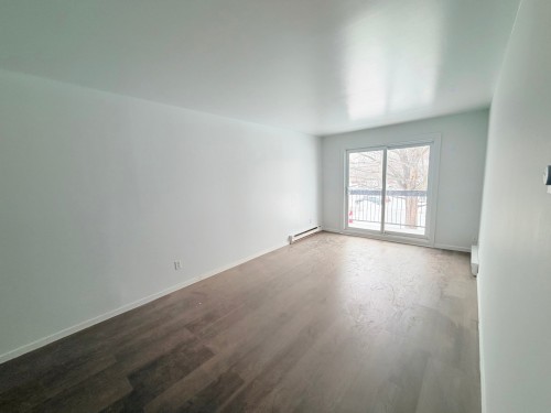 Chambre à coucher - 302-39 Boul. Brunswick, Dollard-Des-Ormeaux, QC - Indoor Photo Showing Other Room