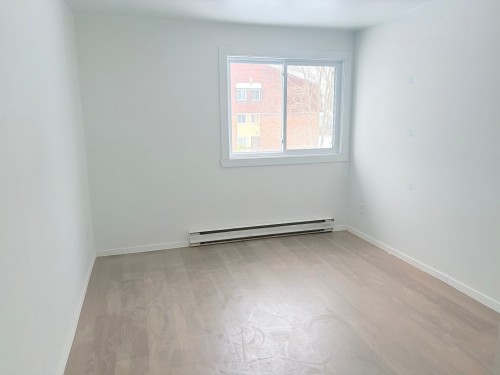 Chambre à coucher - 302-39 Boul. Brunswick, Dollard-Des-Ormeaux, QC - Indoor Photo Showing Other Room