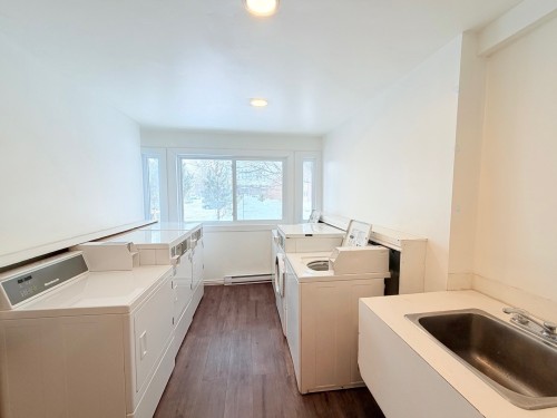 Salle de lavage - 302-39 Boul. Brunswick, Dollard-Des-Ormeaux, QC - Indoor Photo Showing Laundry Room