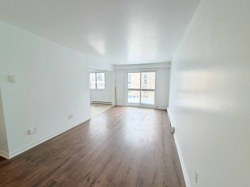 Salon - 302-39 Boul. Brunswick, Dollard-Des-Ormeaux, QC - Indoor Photo Showing Other Room