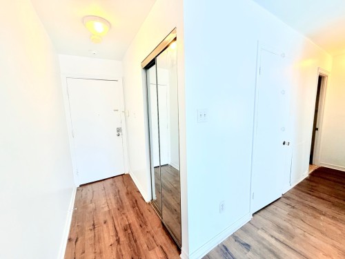 Hall d'entrée/Vestibule - 302-39 Boul. Brunswick, Dollard-Des-Ormeaux, QC - Indoor Photo Showing Other Room