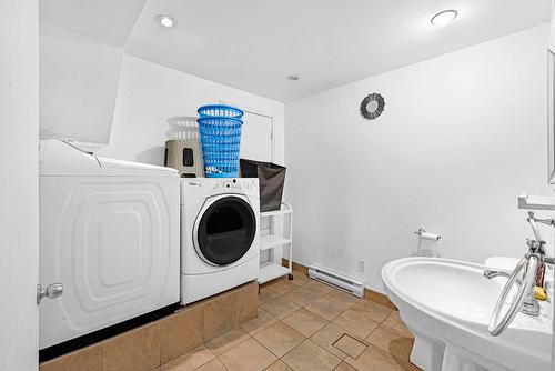 Salle de lavage - 2070 Rue Des Sarcelles, Vaudreuil-Dorion, QC - Indoor Photo Showing Laundry Room