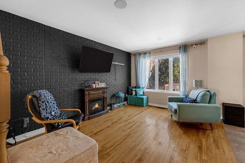 Salon - 2070 Rue Des Sarcelles, Vaudreuil-Dorion, QC - Indoor Photo Showing Living Room With Fireplace