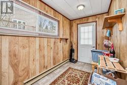 Large side entry/mudroom - 