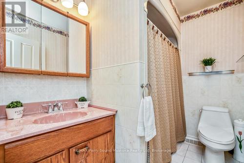 2 Laird Drive, Parry Sound, ON - Indoor Photo Showing Bathroom