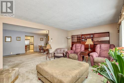 2 Laird Drive, Parry Sound, ON - Indoor Photo Showing Living Room