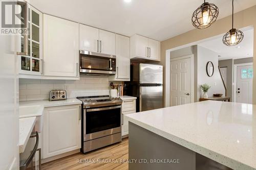 1 Bardadyn Court, St. Catharines (Lakeport), ON - Indoor Photo Showing Kitchen