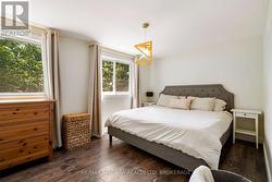 Spacious primary bedroom - 