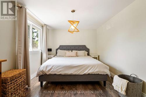 1 Bardadyn Court, St. Catharines (Lakeport), ON - Indoor Photo Showing Bedroom