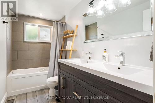 4 piece washroom on upper level - 1 Bardadyn Court, St. Catharines (Lakeport), ON - Indoor Photo Showing Bathroom