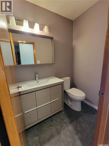 Carter Acreage, Luseland, SK - Indoor Photo Showing Bathroom