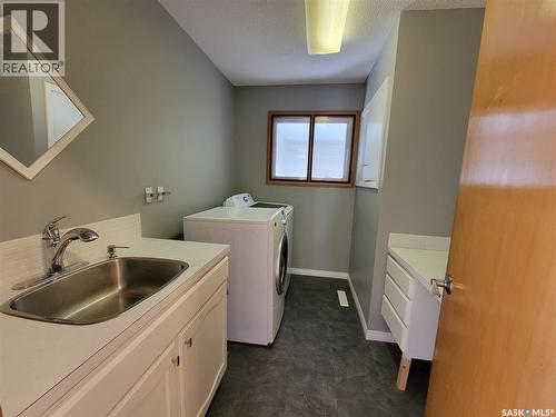 Carter Acreage, Luseland, SK - Indoor Photo Showing Laundry Room