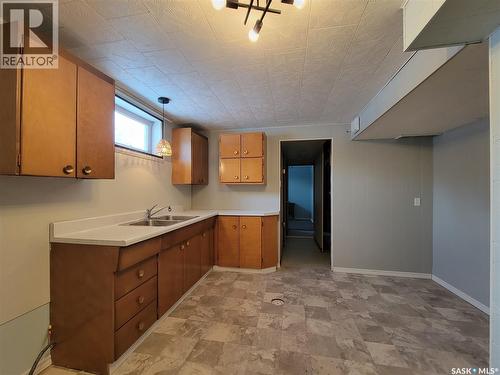 Carter Acreage, Luseland, SK - Indoor Photo Showing Kitchen With Double Sink