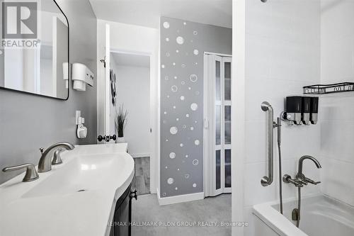 1456 Prestone Drive, Ottawa, ON - Indoor Photo Showing Bathroom