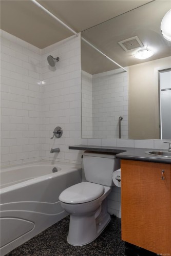 419-409 Swift St, Victoria, BC - Indoor Photo Showing Bathroom