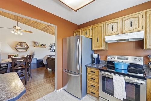 1850 Fleetwood Avenue, Kamloops, BC - Indoor Photo Showing Kitchen