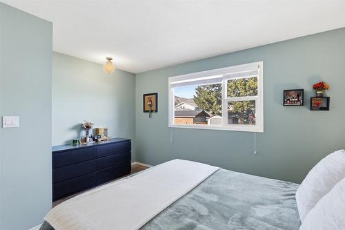 1850 Fleetwood Avenue, Kamloops, BC - Indoor Photo Showing Bedroom