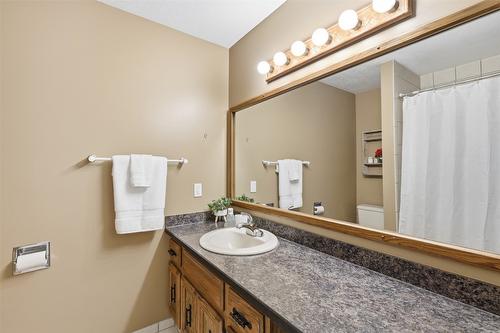 1850 Fleetwood Avenue, Kamloops, BC - Indoor Photo Showing Bathroom