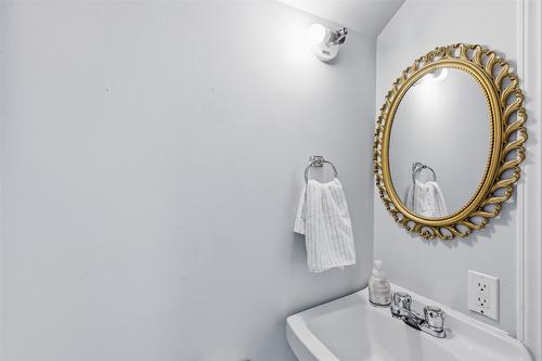 1850 Fleetwood Avenue, Kamloops, BC - Indoor Photo Showing Bathroom