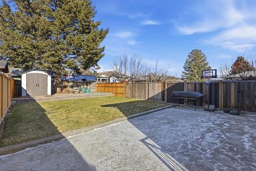 1850 Fleetwood Avenue, Kamloops, BC - Outdoor With Backyard