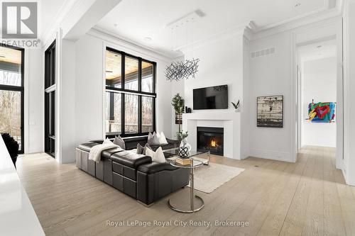 153 Heritage Lake Drive, Puslinch (Crieff/Aikensville/Killean), ON - Indoor Photo Showing Living Room With Fireplace