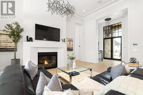 153 Heritage Lake Drive, Puslinch (Crieff/Aikensville/Killean), ON - Indoor Photo Showing Living Room With Fireplace