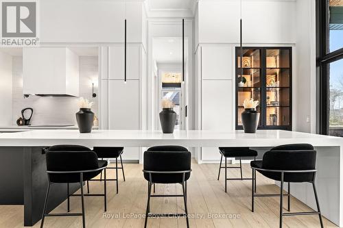 153 Heritage Lake Drive, Puslinch (Crieff/Aikensville/Killean), ON - Indoor Photo Showing Kitchen With Upgraded Kitchen