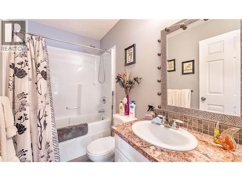 801 Hawkview Drive, Creston, BC - Indoor Photo Showing Bathroom