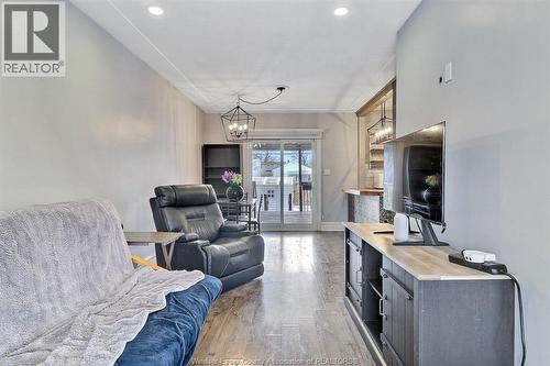 883 Pillette, Windsor, ON - Indoor Photo Showing Living Room