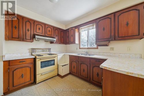 1277 Old Orchard Avenue, Pickering, ON - Indoor Photo Showing Kitchen With Double Sink