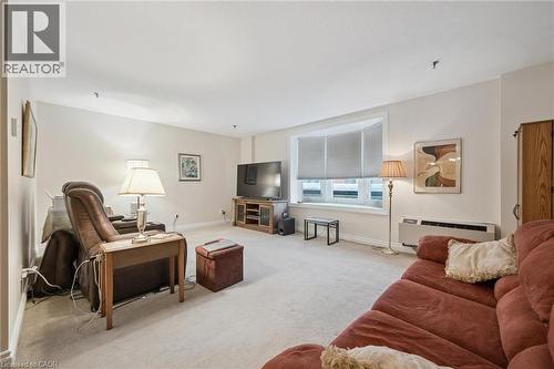 1009 Queenston Road Unit# 216, Cambridge, ON - Indoor Photo Showing Living Room