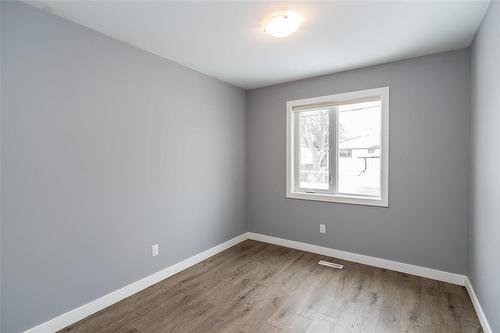 141 Pilgrim Avenue, Winnipeg, MB - Indoor Photo Showing Other Room