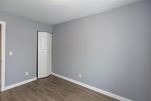 141 Pilgrim Avenue, Winnipeg, MB - Indoor Photo Showing Other Room