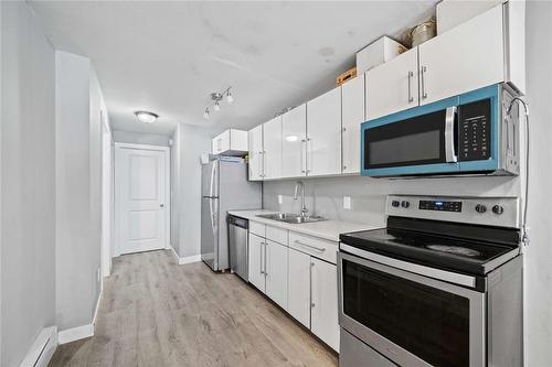 141 Pilgrim Avenue, Winnipeg, MB - Indoor Photo Showing Kitchen With Double Sink