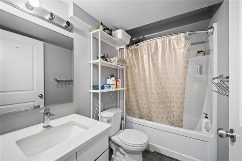 141 Pilgrim Avenue, Winnipeg, MB - Indoor Photo Showing Bathroom