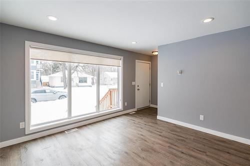 141 Pilgrim Avenue, Winnipeg, MB - Indoor Photo Showing Other Room
