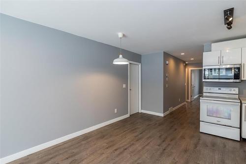 141 Pilgrim Avenue, Winnipeg, MB - Indoor Photo Showing Kitchen