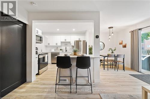 150 - 17 Old Pine Trail, St. Catharines, ON - Indoor Photo Showing Kitchen With Upgraded Kitchen