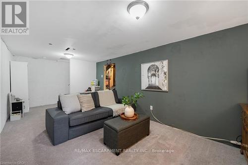 150 - 17 Old Pine Trail, St. Catharines, ON - Indoor Photo Showing Living Room