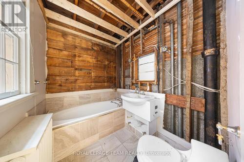 231 Daly Avenue, Ottawa, ON - Indoor Photo Showing Bathroom